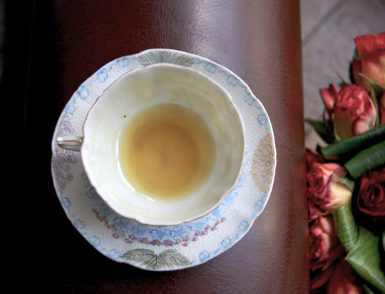 Un fond de thé dans une tasse Lettres d'un inconnu